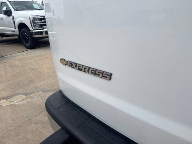 2025 Chevrolet Express Cargo WT