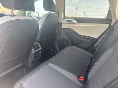 2025 Volkswagen Taos SE