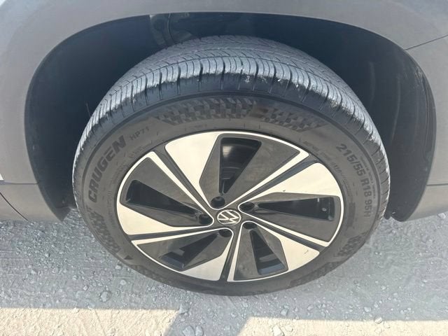 2025 Volkswagen Taos SE