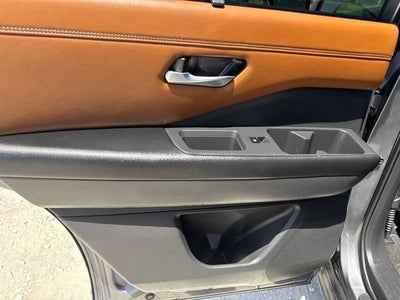 2023 Nissan Pathfinder Platinum