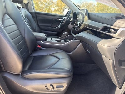 2024 Toyota Highlander LE