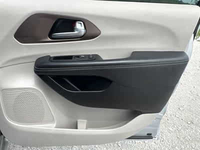 2024 Chrysler Voyager LX