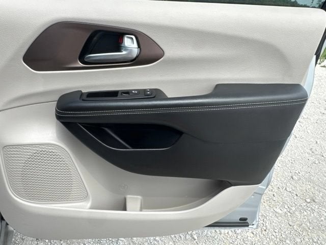 2024 Chrysler Voyager LX