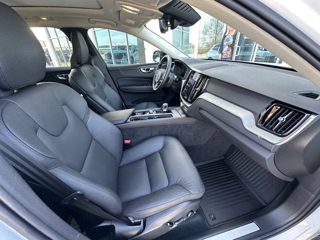 2025 Volvo XC60 Plus