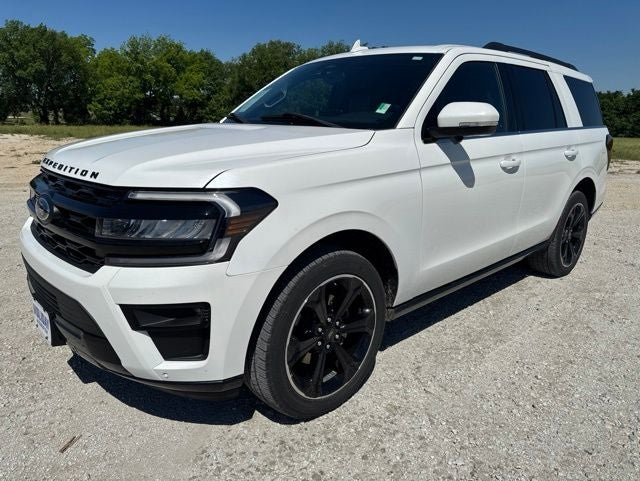 2023 Ford Expedition Limited's photo