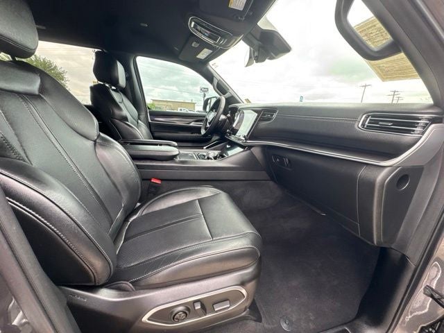 2024 Jeep Wagoneer Base