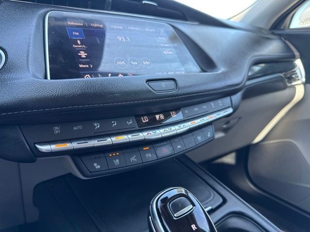 2022 Cadillac XT4 Premium Luxury