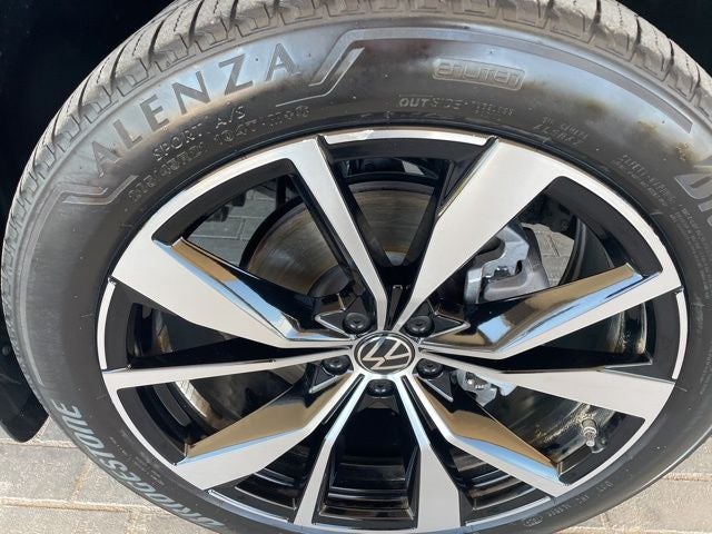 2024 Volkswagen Atlas 2.0T SEL Premium R-Line