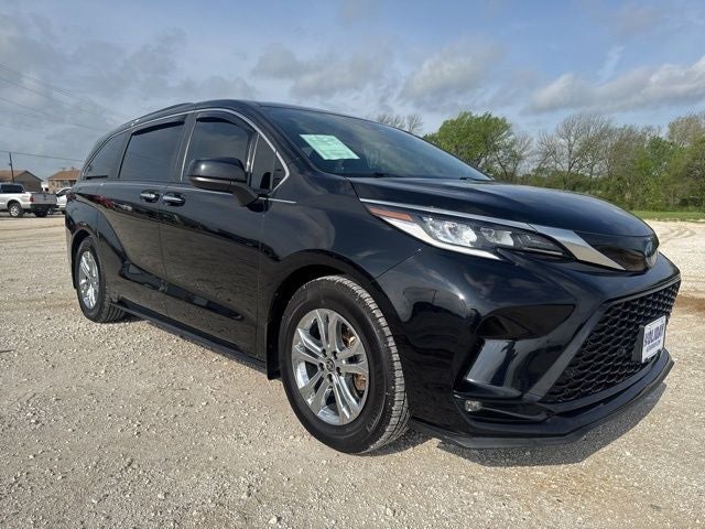 2023 Toyota Sienna XSE 7 Passenger